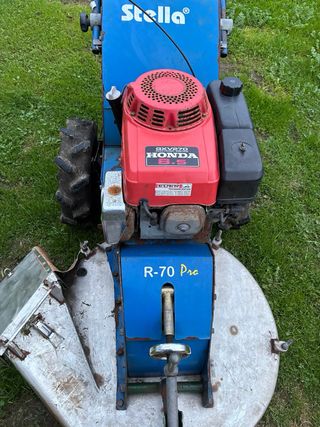 Desbrozadora de ruedas Stella  motor honda