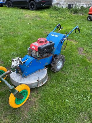 Desbrozadora de ruedas Stella  motor honda