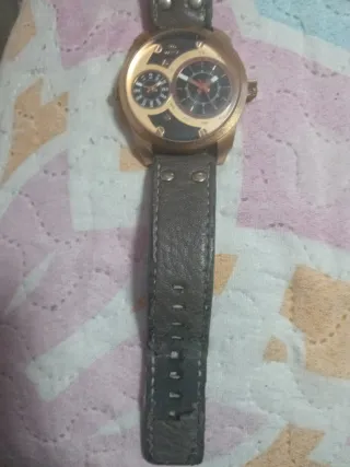 Reloj Marea Negro y Dorado