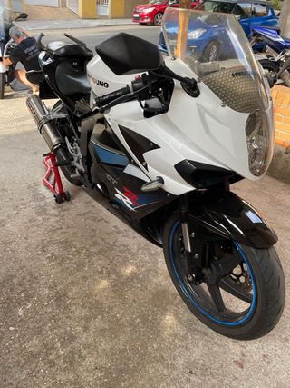 Hyosung GT R 125cc Deportiva