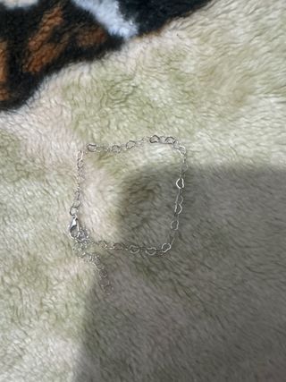Pulsera plateada. Cada una a 5€.
