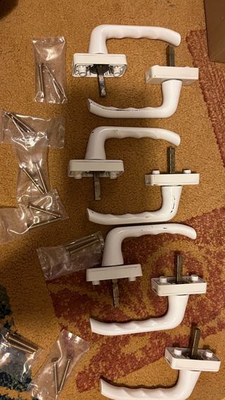 Manillas para ventanas blancas