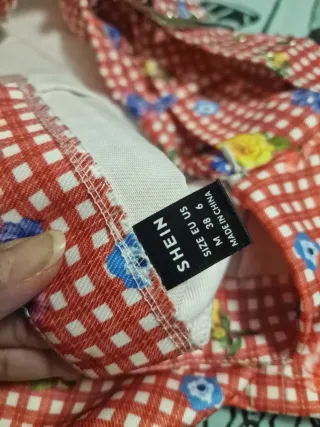 Falda a cuadros roja con flores