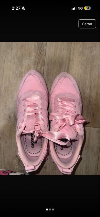 Zapatillas rosas con lazos de satén