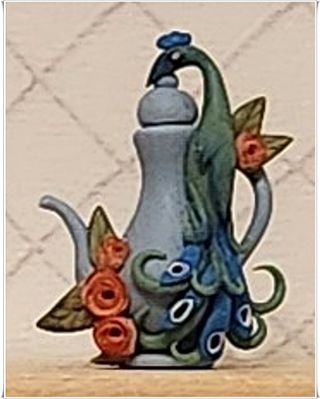 Case delle bambole. Teiere da collezione