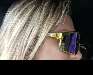 Gafas de sol azules y doradas