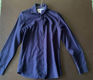 Camisa ZARA azul con puntos blancos
