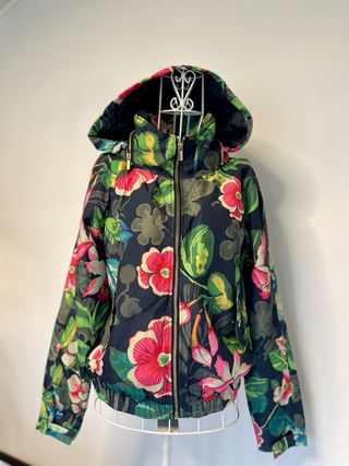 Chaqueta impermeable ligera tropical Desigual