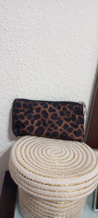 Monedero Leopardo Stradivarius