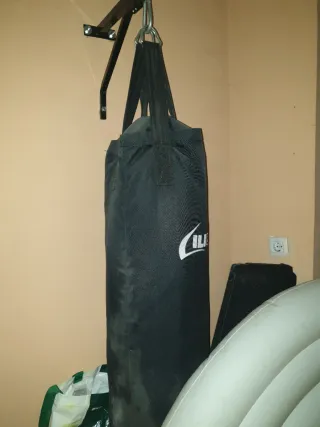 Saco de boxeo negro