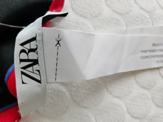 Pañuelo de Zara con un llamativo estampado de cebr