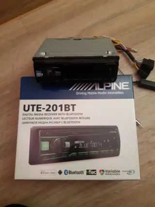Alpine UTE-201BT Receptor Multimedia Bluetooth