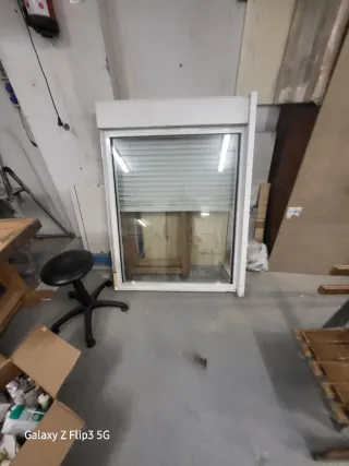 Ventana fija con persiana ancho 115  Alto  160