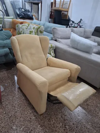 Sillón Reclinable Beige con Orejero
