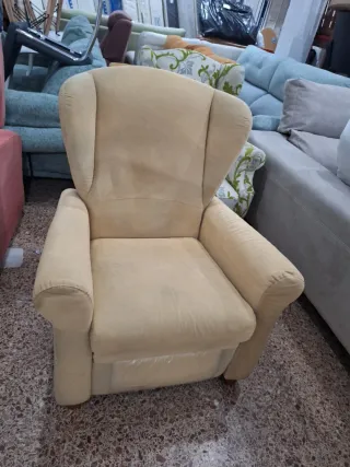 Sillón Reclinable Beige con Orejero