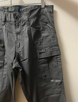 Pantalones cargo grises hombre