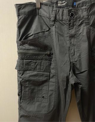 Pantalones cargo grises hombre