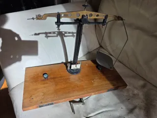 Báscula de precisión antigua vintage Brewer Freres
