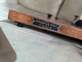 Báscula de precisión antigua vintage Brewer Freres