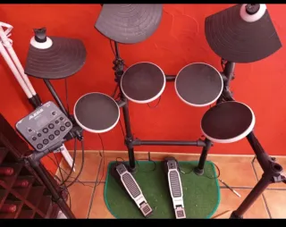 Batería Electrónica Alesis