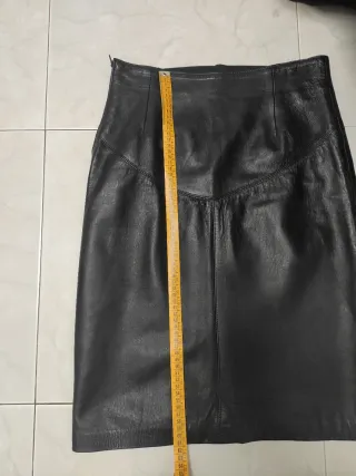 Falda de piel negra talla M