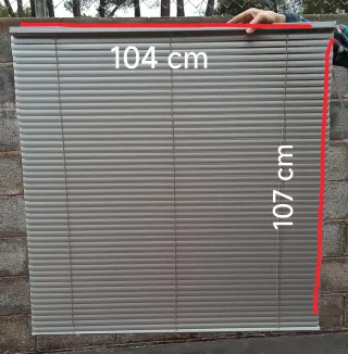 3 Persianas de lamas, aluminio gris.