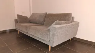 Sofá nórdico 2 plazas gris seminuevo.REBAJA