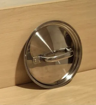 Tapa de metal para cazo de 17 cm.