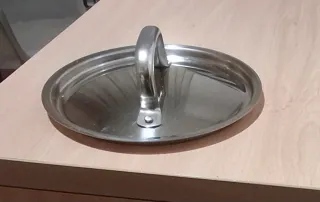 Tapa de metal para cazo de 17 cm.