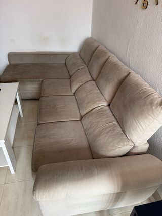 Sofá en L de tela beige