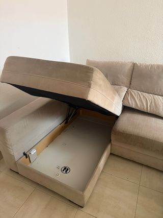 Sofá en L de tela beige