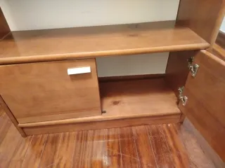 Estantería madera 1.9m alto x 80cm ancho.