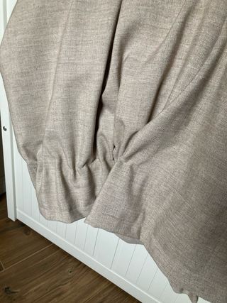 Cortina grande beige oscuro