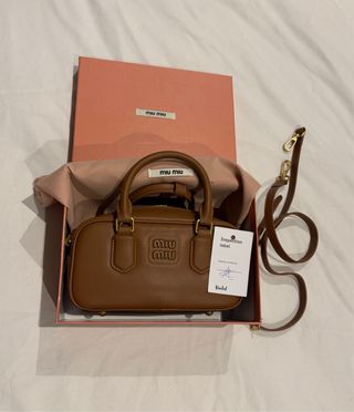 Borsa Miu Miu in pelle con manico superiore marrone