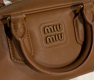 Borsa Miu Miu in pelle con manico superiore marrone