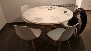 Conjunto mesa y 3 sillas estilo nórdico. REBAJADO