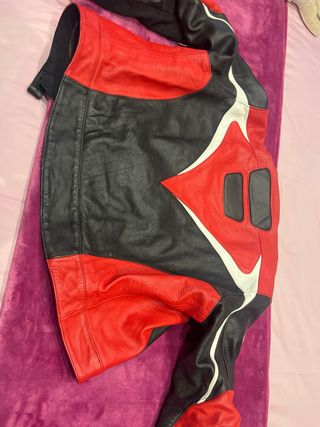 Precio negociable Cazadora piel Levior motorista