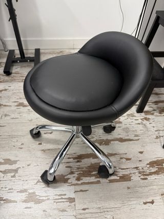 Taburete giratorio con ruedas