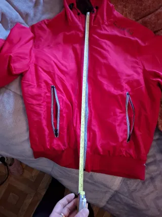 Cortavientos Rojo y Beige