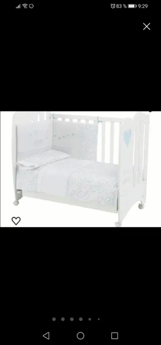 Cuna blanca con diseño de globo