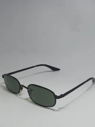 Occhiali Ray-Ban neri e verdi