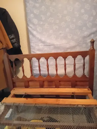 Canapé de muelles antiguo de madera