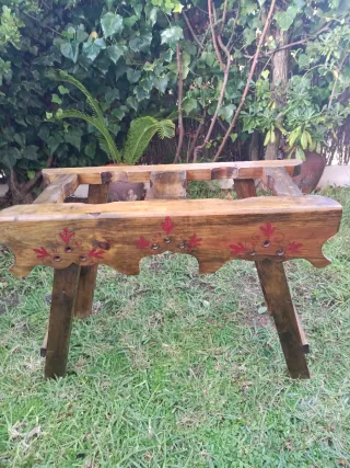 Cantarera con dos cantaros y luz