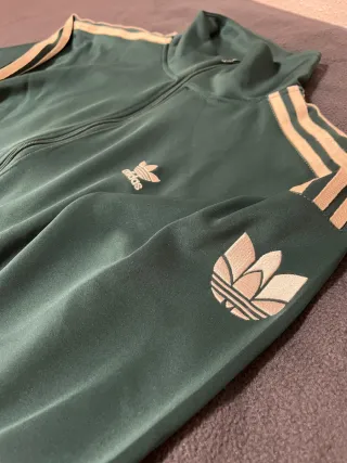 Chaqueta Adidas Originals Verde y Beige