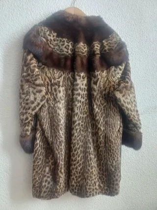 Abrigo de piel estampado ocelote