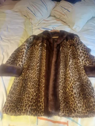 Abrigo de piel estampado ocelote