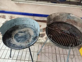 Barbacoa de metal negra y gris,las 2 en ese precio