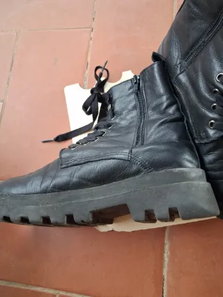 Botas militares de piel negras