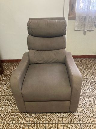 Poltrona reclinabile con poggiapiedi