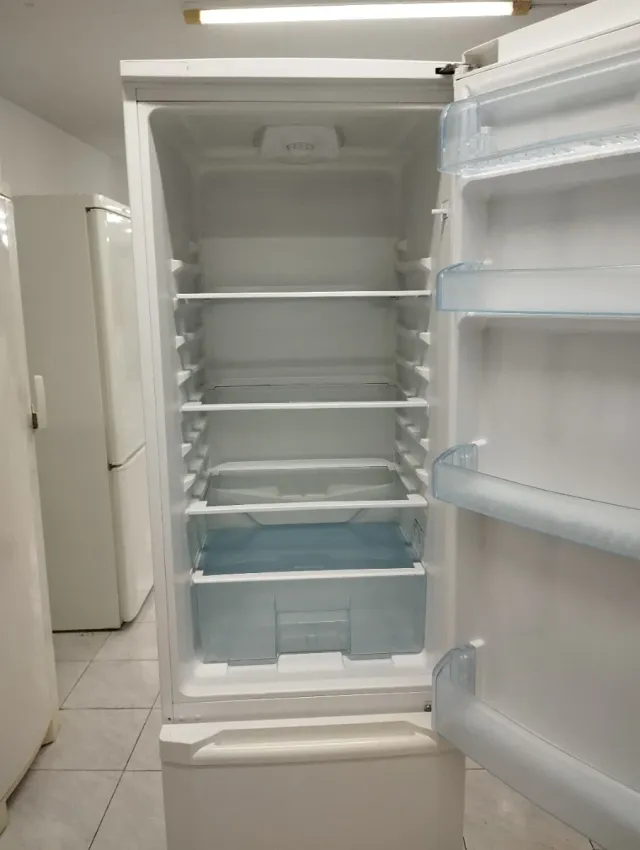 NEVERA MARCA BEKO de ancho 55 cm